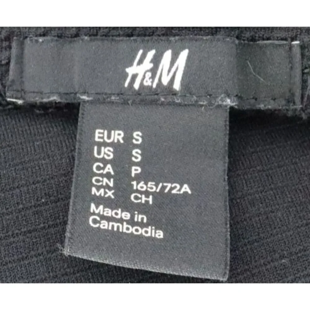 H&M Short Skirt‎ Womens Size S Black Fluted Polyester Blend Stretch Pull-On